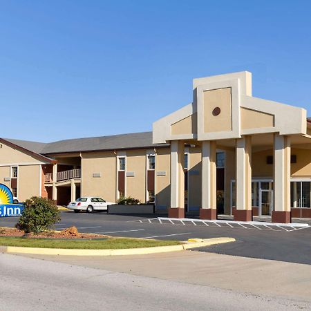Days Inn By Wyndham Lawton Bagian luar foto
