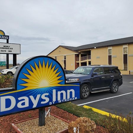 Days Inn By Wyndham Lawton Bagian luar foto