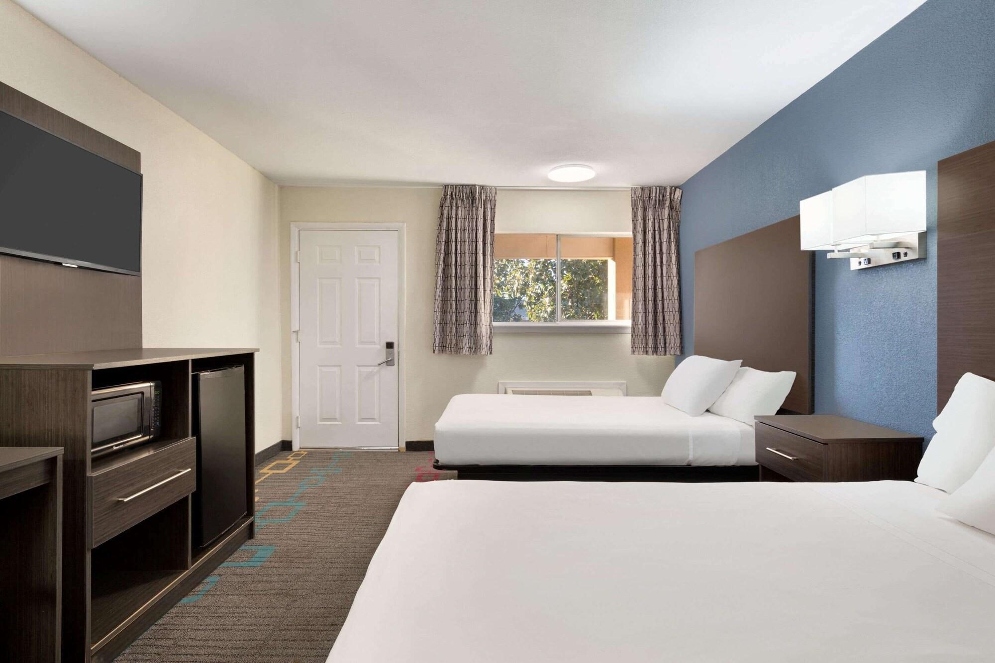 Days Inn By Wyndham Lawton Bagian luar foto