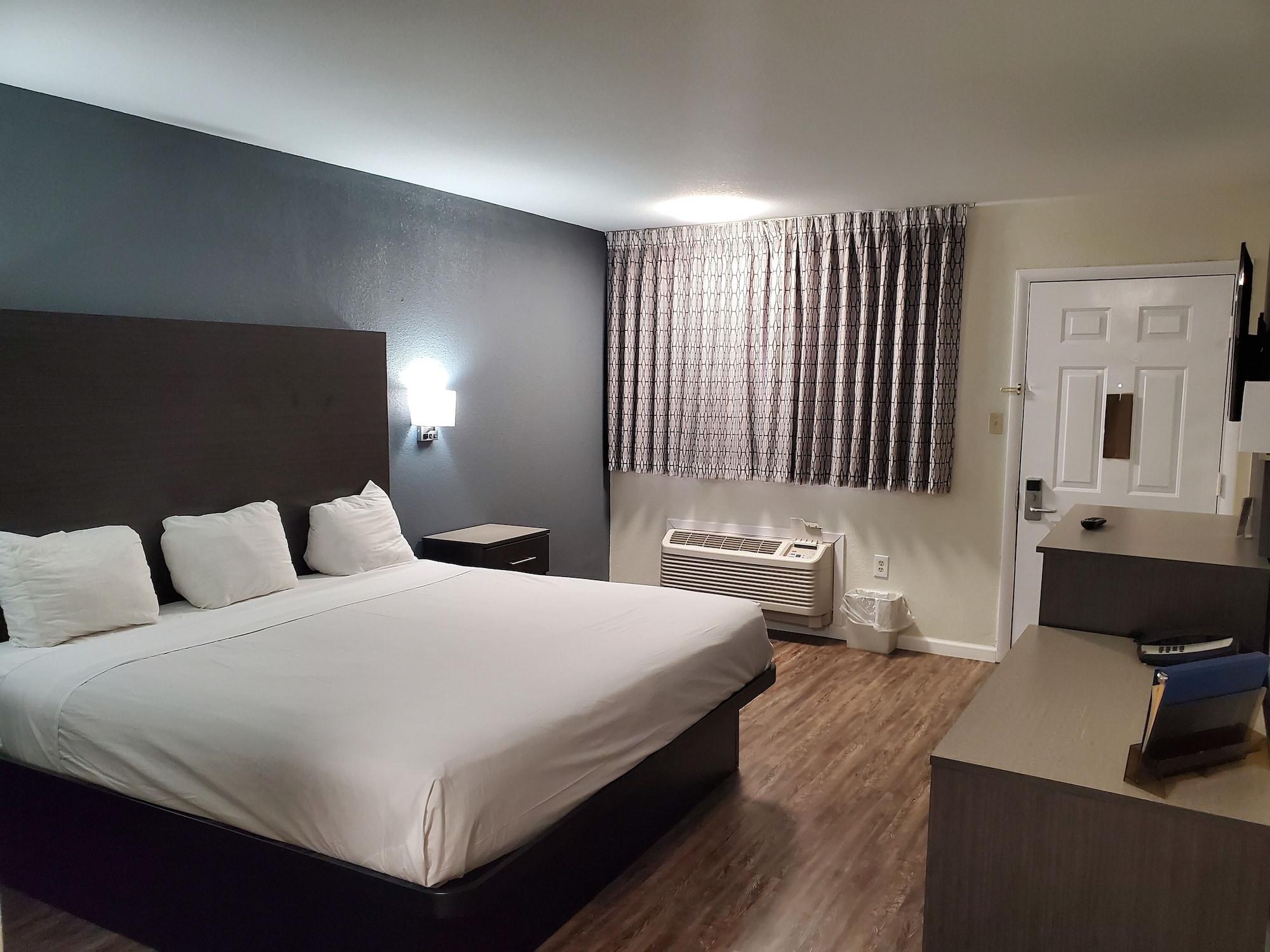 Days Inn By Wyndham Lawton Bagian luar foto