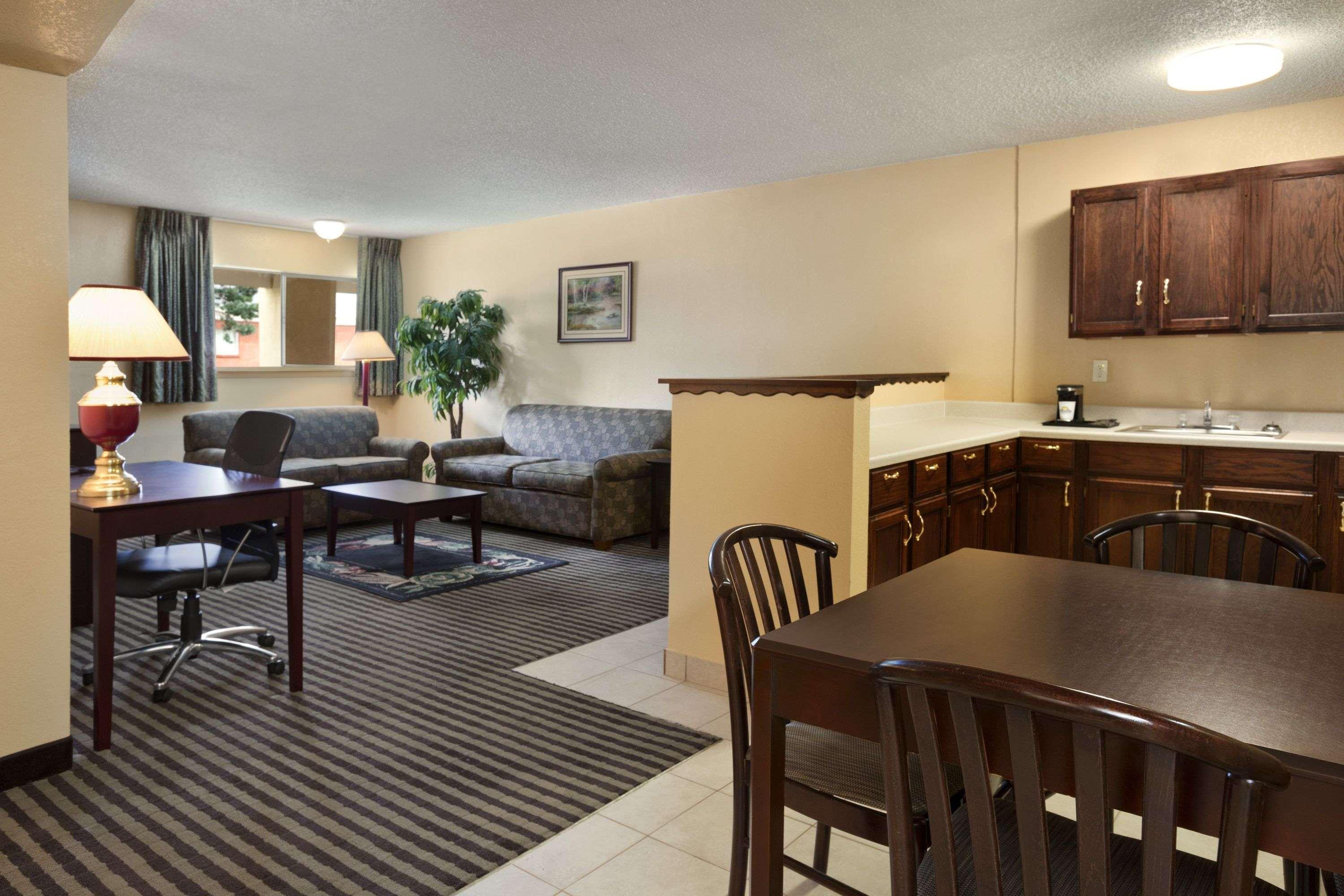 Days Inn By Wyndham Lawton Bagian luar foto