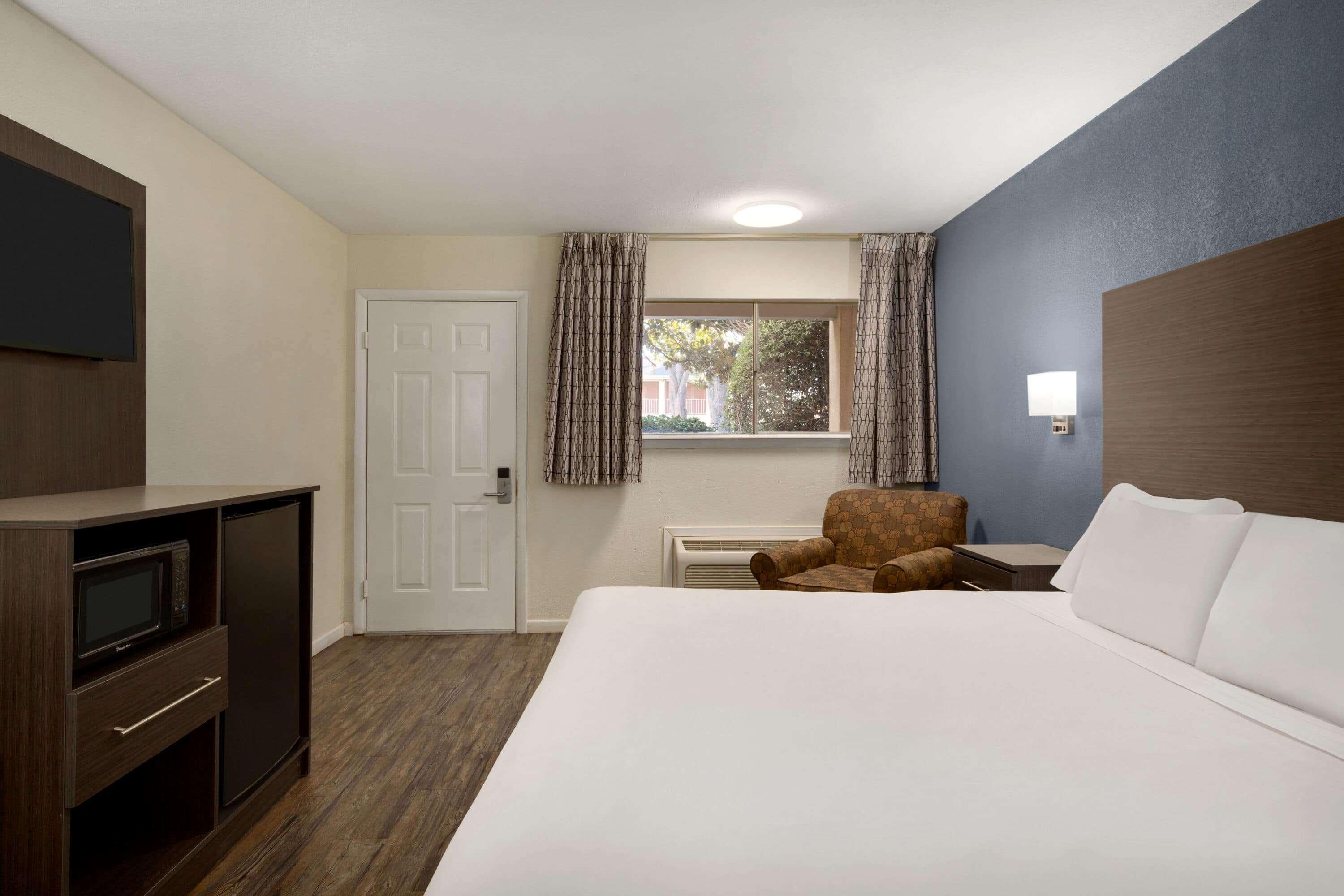 Days Inn By Wyndham Lawton Bagian luar foto