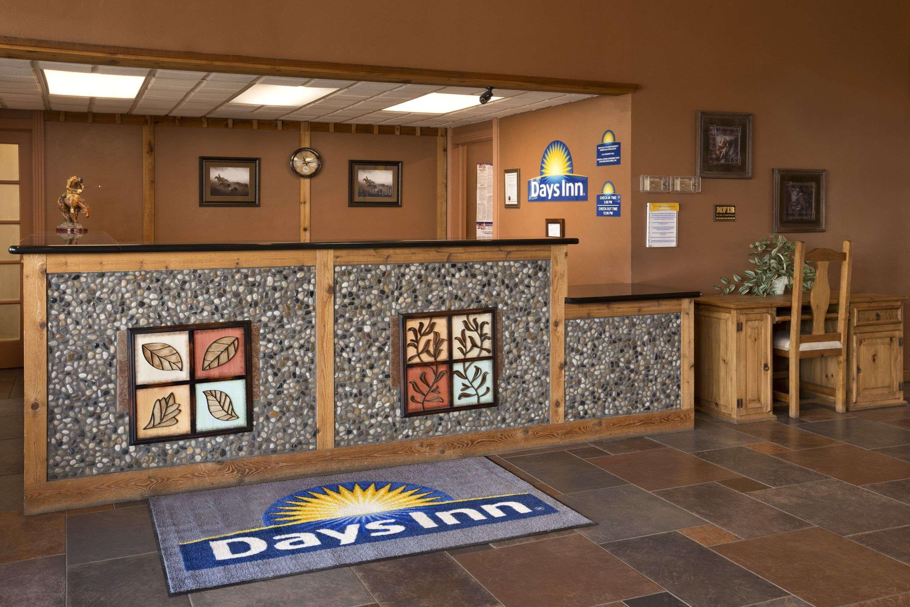 Days Inn By Wyndham Lawton Bagian luar foto