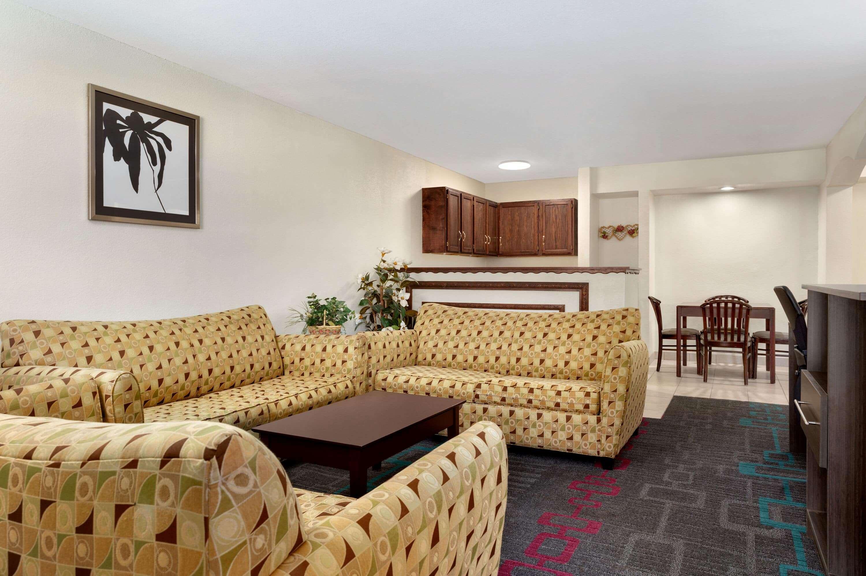 Days Inn By Wyndham Lawton Bagian luar foto