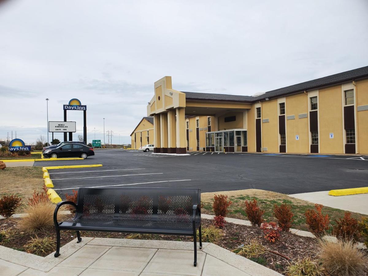 Days Inn By Wyndham Lawton Bagian luar foto