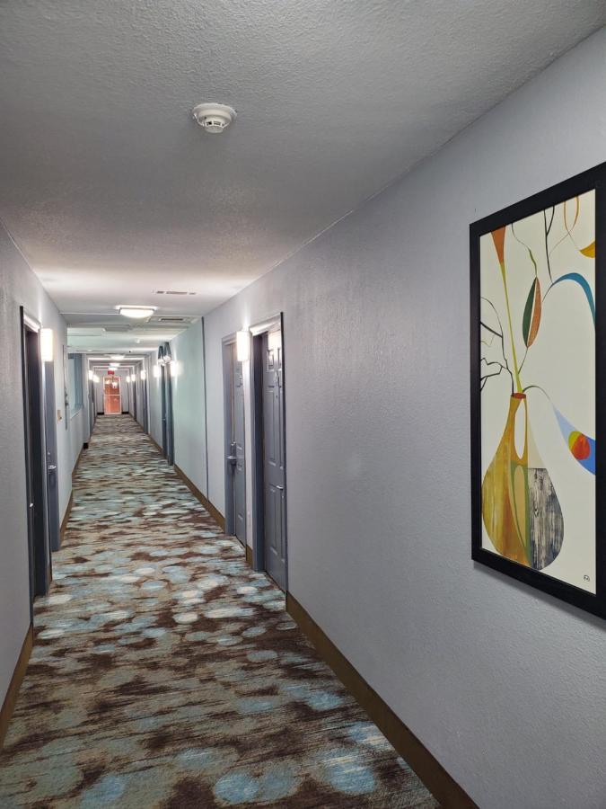 Days Inn By Wyndham Lawton Bagian luar foto