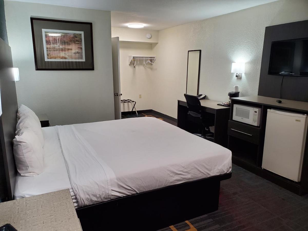 Days Inn By Wyndham Lawton Bagian luar foto