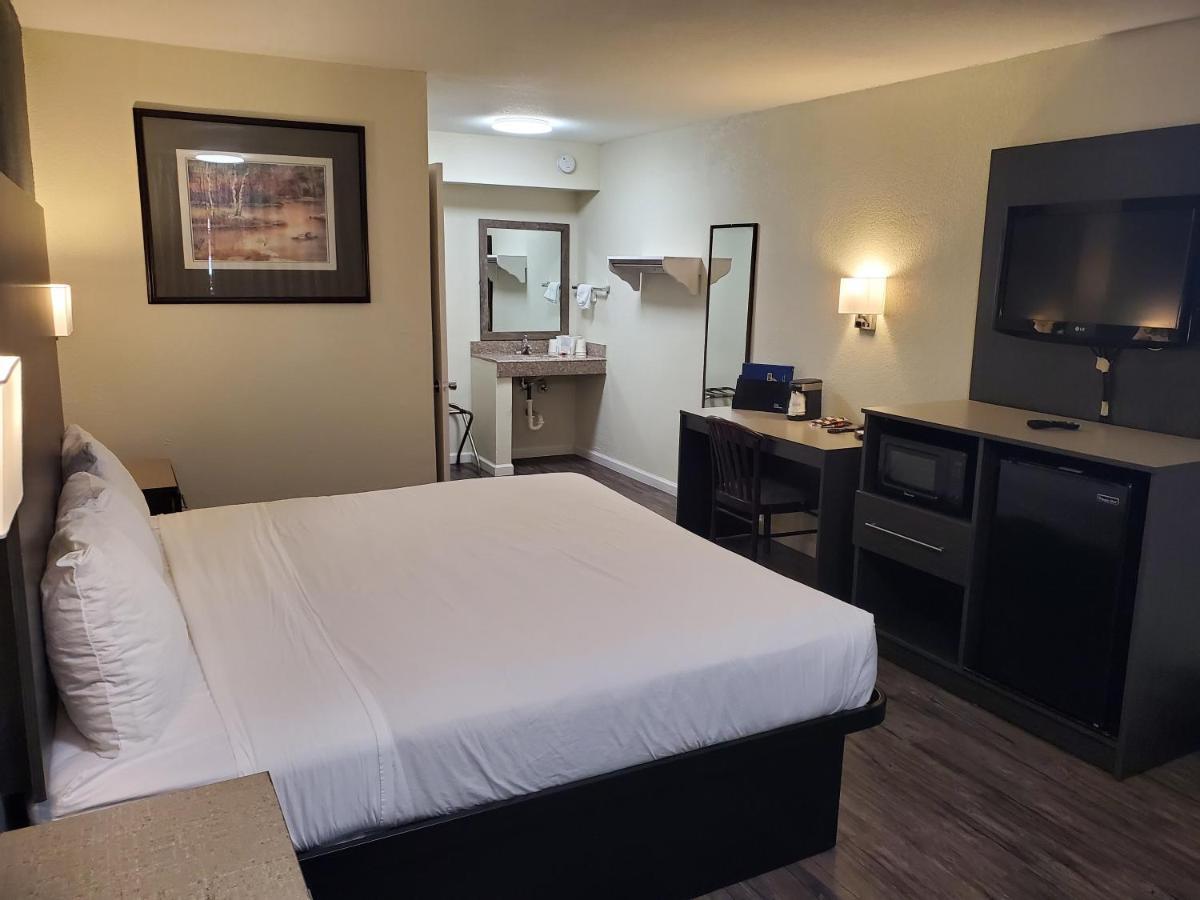 Days Inn By Wyndham Lawton Bagian luar foto