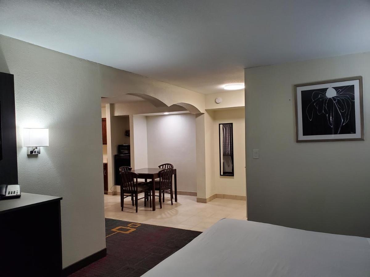 Days Inn By Wyndham Lawton Bagian luar foto